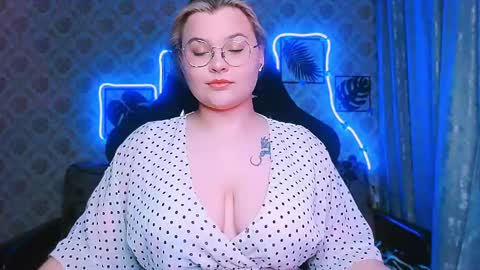 dreamforyoue2 online show from April 6, 5:58 pm