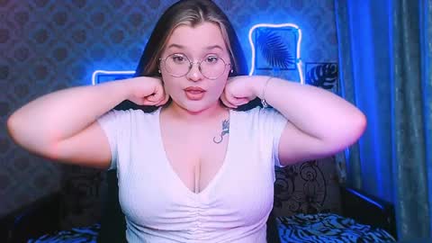 dreamforyoue2 online show from April 8, 7:03 pm