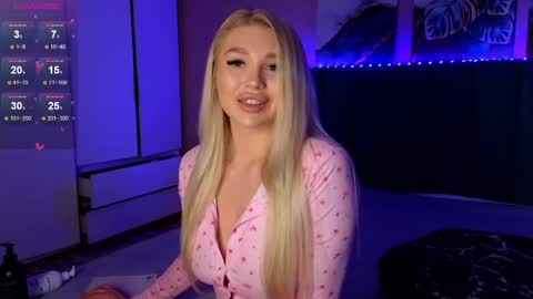 Snapshot of dreamkisslove chatting on April 13, 4:29 am Mila online show from April 13, 4:29 am
