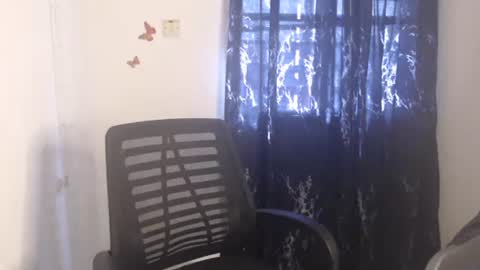 Snapshot of dreamy_wetpussy chatting on May 9, 9:25 am BEAUTY online show from May 9, 9:25 am