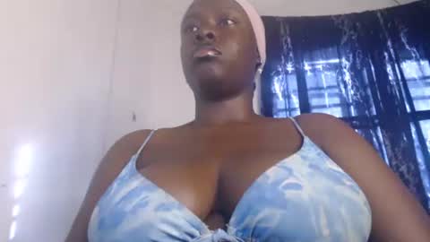Snapshot of dreamy_wetpussy chatting on May 14, 7:37 am BEAUTY online show from May 14, 7:37 am