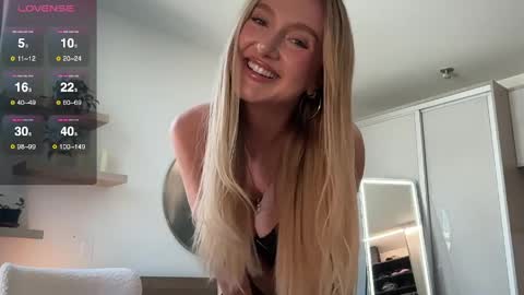 Snapshot of dreamyylilah chatting on May 21, 11:12 pm Lilah online show from May 21, 11:12 pm