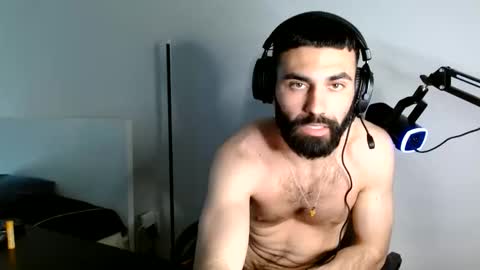 drewwho_ online show from April 16, 9:39 pm