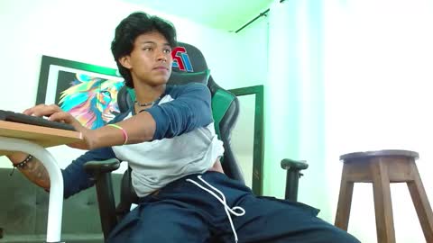 Snapshot of dreyk20 chatting on November 19, 2:50 pm Dreyk online show from November 19, 2:50 pm