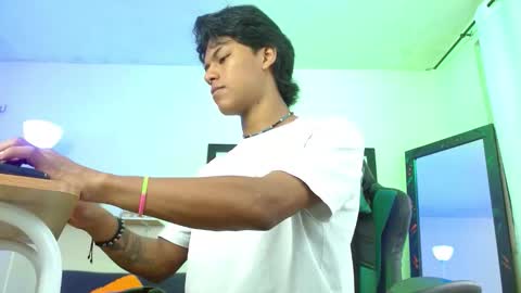 Snapshot of dreyk20 chatting on November 25, 2:06 pm Dreyk online show from November 25, 2:06 pm