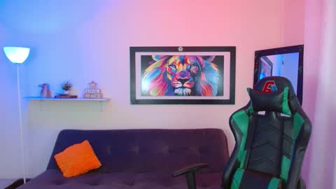 Snapshot of dreyk20 chatting on December 5, 3:20 pm Dreyk online show from December 5, 3:20 pm