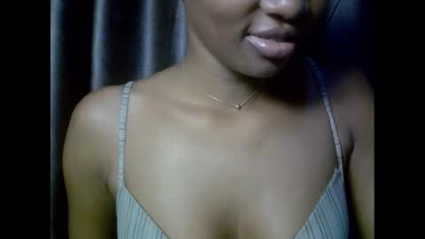 Snapshot of drippingpussy__ chatting on November 9, 7:12 pm drippingpussy__ online show from November 9, 7:12 pm