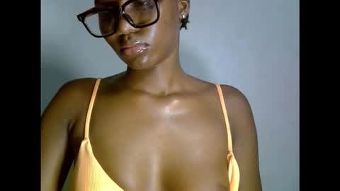 Snapshot of drippingpussy__ chatting on December 3, 10:52 pm drippingpussy__ online show from December 3, 10:52 pm