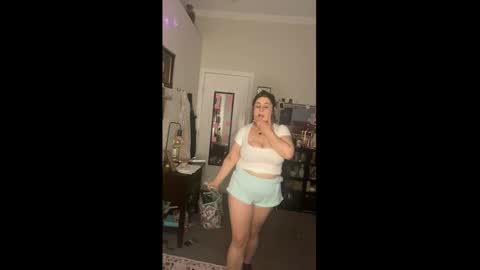 Snapshot of drippykitty888 chatting on February 6, 1:36 pm Drippy kitty online show from February 6, 1:36 pm