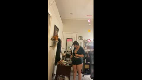 Snapshot of drippykitty888 chatting on March 22, 9:56 am Drippy kitty online show from March 22, 9:56 am