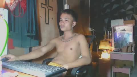 Snapshot of drive_maxxx chatting on February 12, 4:33 am drive_maxxx online show from February 12, 4:33 am