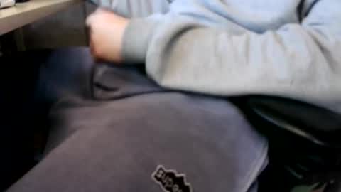 Snapshot of drlo23 chatting on March 2, 4:28 am drlo23 online show from March 2, 4:28 am