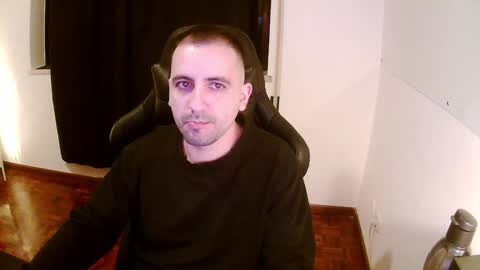 Snapshot of droooooones chatting on February 7, 9:04 pm droooooones online show from February 7, 9:04 pm