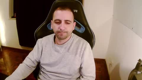 Snapshot of droooooones chatting on February 14, 11:31 pm droooooones online show from February 14, 11:31 pm