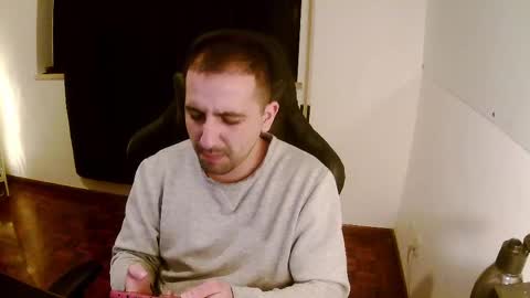 Snapshot of droooooones chatting on February 19, 12:14 am droooooones online show from February 19, 12:14 am