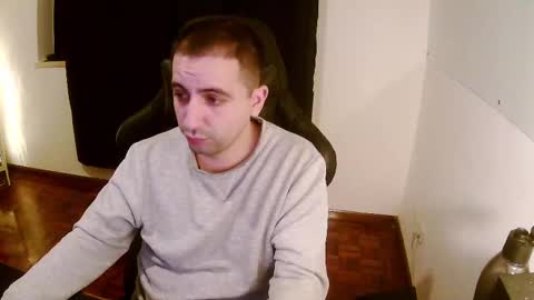 Snapshot of droooooones chatting on February 19, 11:14 pm droooooones online show from February 19, 11:14 pm