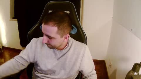 Snapshot of droooooones chatting on February 21, 10:48 pm droooooones online show from February 21, 10:48 pm