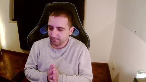 Snapshot of droooooones chatting on February 23, 11:36 pm droooooones online show from February 23, 11:36 pm