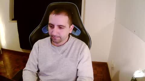 Snapshot of droooooones chatting on February 24, 11:09 pm droooooones online show from February 24, 11:09 pm