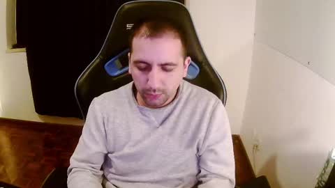 Snapshot of droooooones chatting on February 25, 11:44 pm droooooones online show from February 25, 11:44 pm