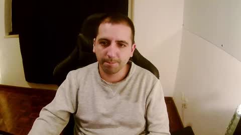 Snapshot of droooooones chatting on February 27, 12:32 am droooooones online show from February 27, 12:32 am