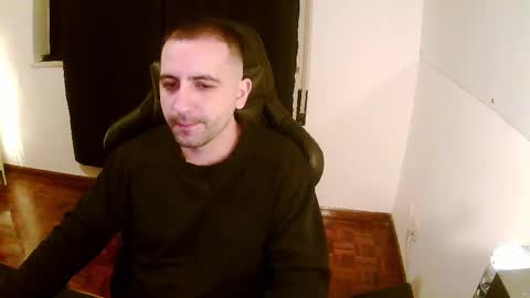 Snapshot of droooooones chatting on February 28, 9:44 pm droooooones online show from February 28, 9:44 pm