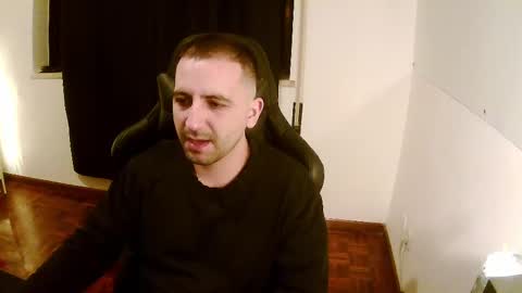 Snapshot of droooooones chatting on March 1, 12:50 am droooooones online show from March 1, 12:50 am