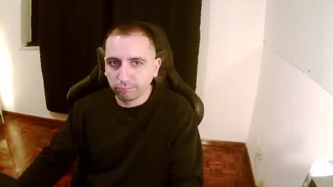 Snapshot of droooooones chatting on March 1, 9:26 pm droooooones online show from March 1, 9:26 pm