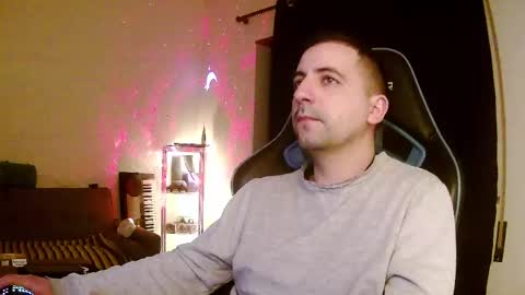 Snapshot of droooooones chatting on March 10, 11:49 pm droooooones online show from March 10, 11:49 pm