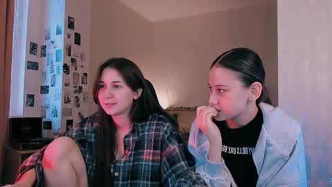 Snapshot of duaoppa chatting on December 1, 9:14 am Adeletall and Aliya online show from December 1, 9:14 am