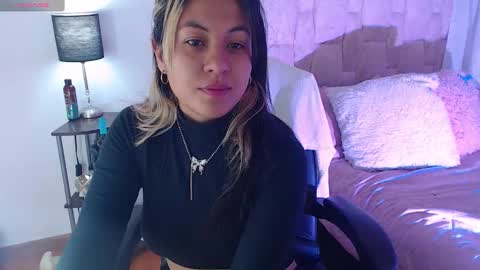 Snapshot of dulce01_0 chatting on February 27, 12:54 am Charlotte online show from February 27, 12:54 am