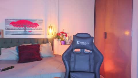 Snapshot of dulce_charlottee chatting on April 27, 7:34 pm DULCE online show from April 27, 7:34 pm