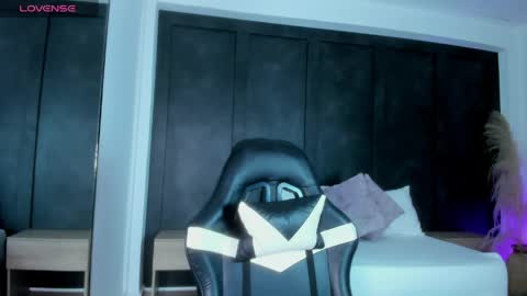 Snapshot of dulce_glow_ chatting on April 18, 2:48 am D U L C E online show from April 18, 2:48 am