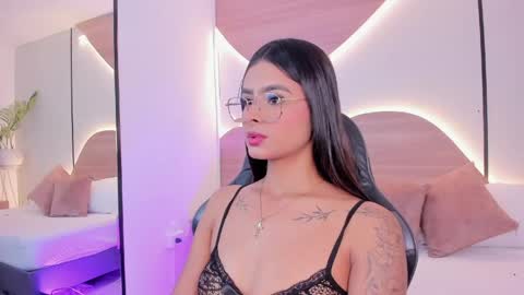 Snapshot of dulce_glow_ chatting on May 1, 2:49 am D U L C E online show from May 1, 2:49 am