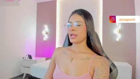 Snapshot of dulce_glow_ chatting on May 14, 3:02 am D U L C E online show from May 14, 3:02 am