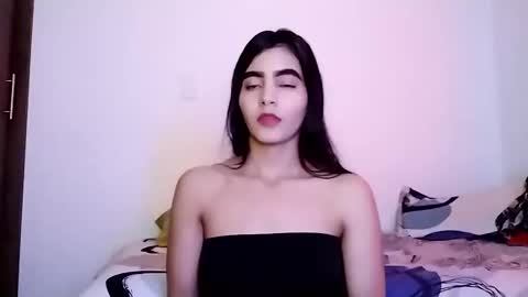 dulce_lucero online show from February 25, 9:35 pm