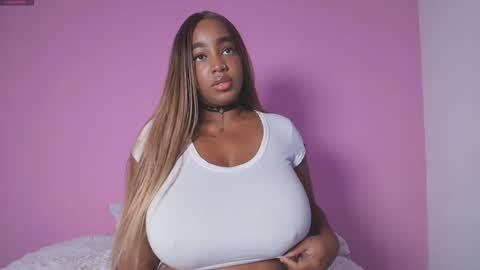 Snapshot of dulce_mariaahe chatting on November 1, 5:15 pm online show from November 1, 5:15 pm