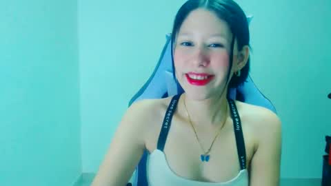 Snapshot of dulce_mauren chatting on December 18, 6:30 am dulce_mauren online show from December 18, 6:30 am