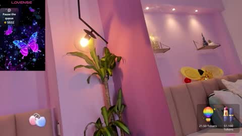 Snapshot of dulce_mg chatting on December 18, 7:20 pm dulce_mg online show from December 18, 7:20 pm