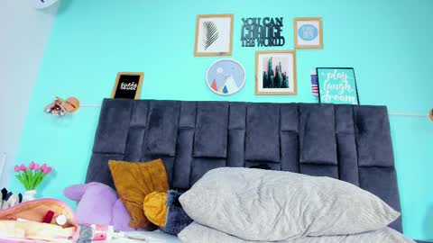 DULCE AURORA online show from February 17, 8:19 am