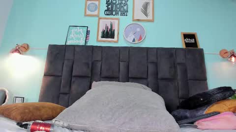 DULCE AURORA online show from March 10, 7:53 am