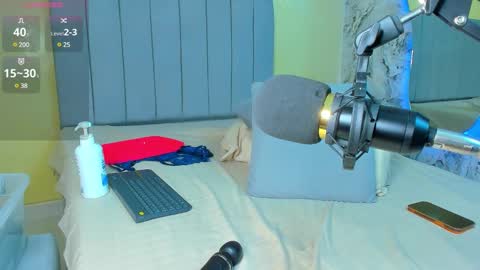 Snapshot of dulcehills_ chatting on December 22, 2:27 pm online show from December 22, 2:27 pm