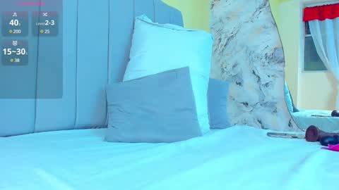 Snapshot of dulcehills_ chatting on January 7, 6:27 am online show from January 7, 6:27 am