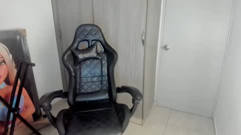 Snapshot of dulcekim_dj chatting on February 13, 12:28 am dulcekim_dj online show from February 13, 12:28 am