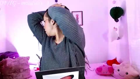 Snapshot of dulcemaria_alvarez22 chatting on January 9, 3:09 am Dulce online show from January 9, 3:09 am