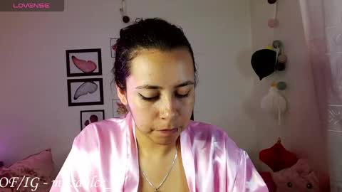 Snapshot of dulcemaria_alvarez22 chatting on February 13, 1:23 am Dulce online show from February 13, 1:23 am