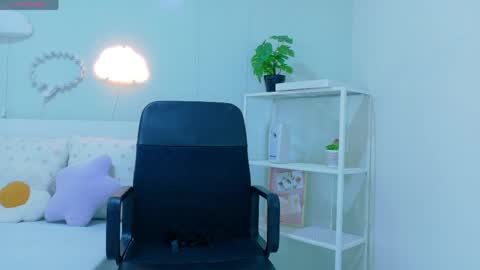 Snapshot of dulcesexy__ chatting on April 2, 7:33 pm Dulce Sexy online show from April 2, 7:33 pm