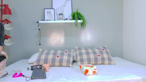 Snapshot of dulcesexy__ chatting on April 6, 7:48 pm Dulce Sexy online show from April 6, 7:48 pm