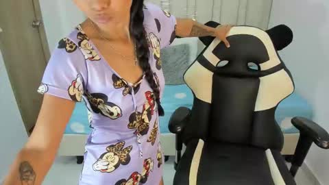 Snapshot of dulcesofia18 chatting on February 3, 12:42 am Dulce Sofia online show from February 3, 12:42 am