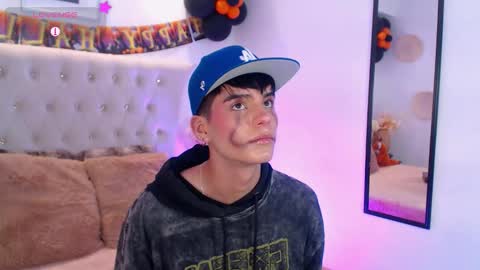 Dulcey online show from October 25, 5:59 am